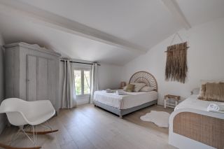 mas 9 Rooms for sale on EYGALIERES (13810)