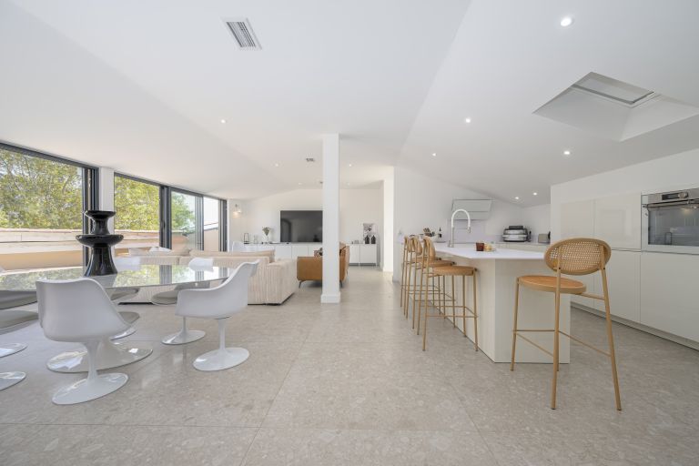 duplex 3 Rooms for sale on ARLES (13200)