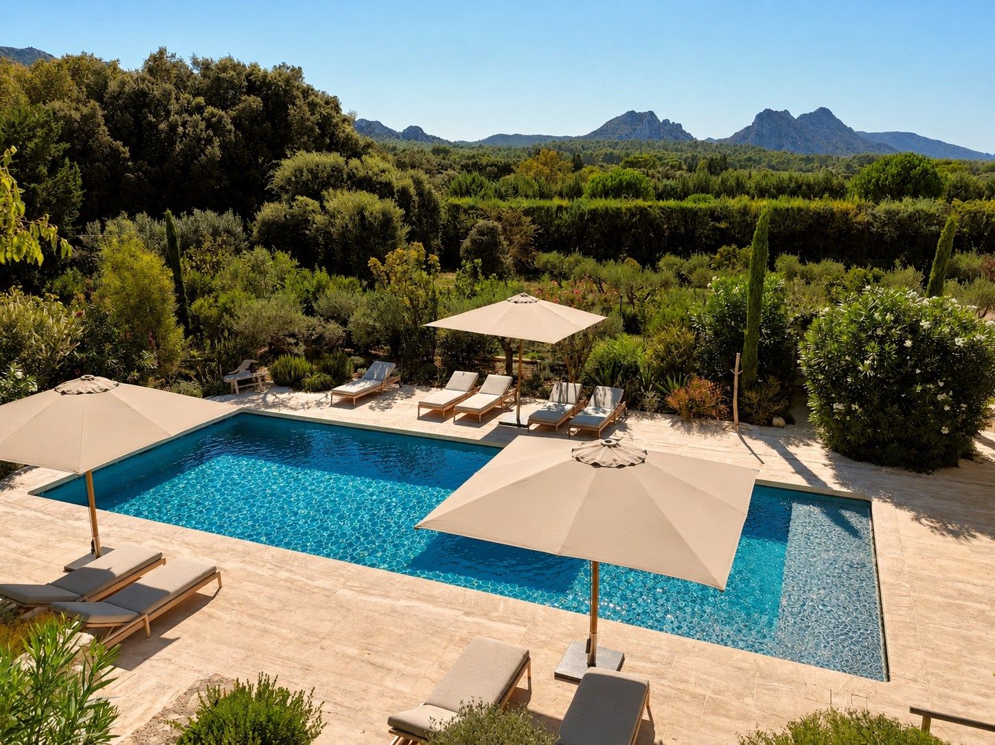 house 10 Rooms for seasonal rent on EYGALIERES (13810)