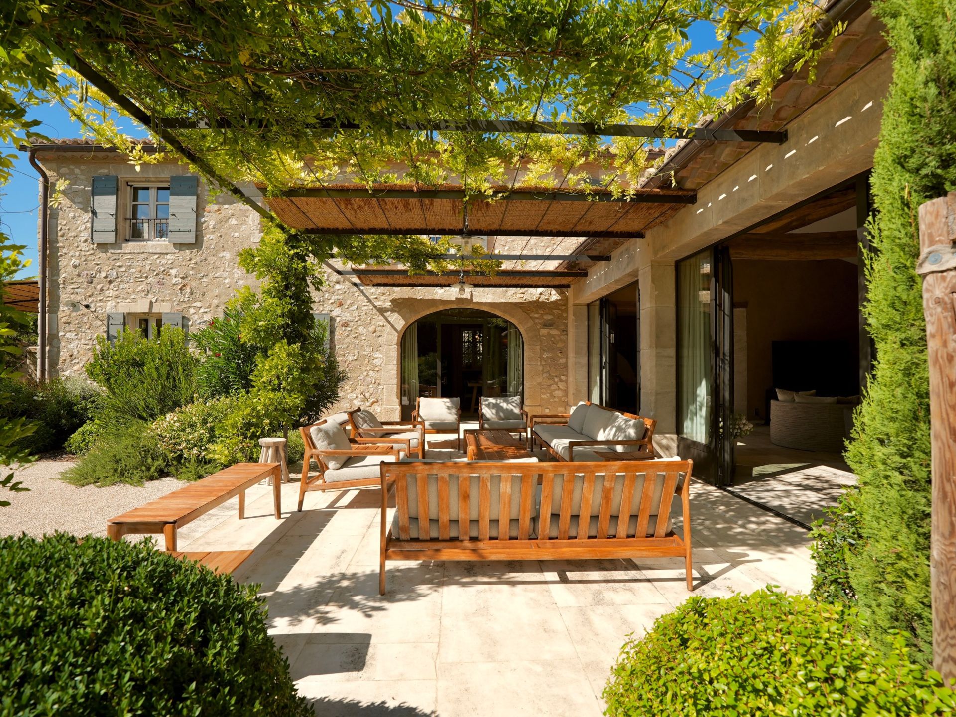 house 10 Rooms for seasonal rent on EYGALIERES (13810)