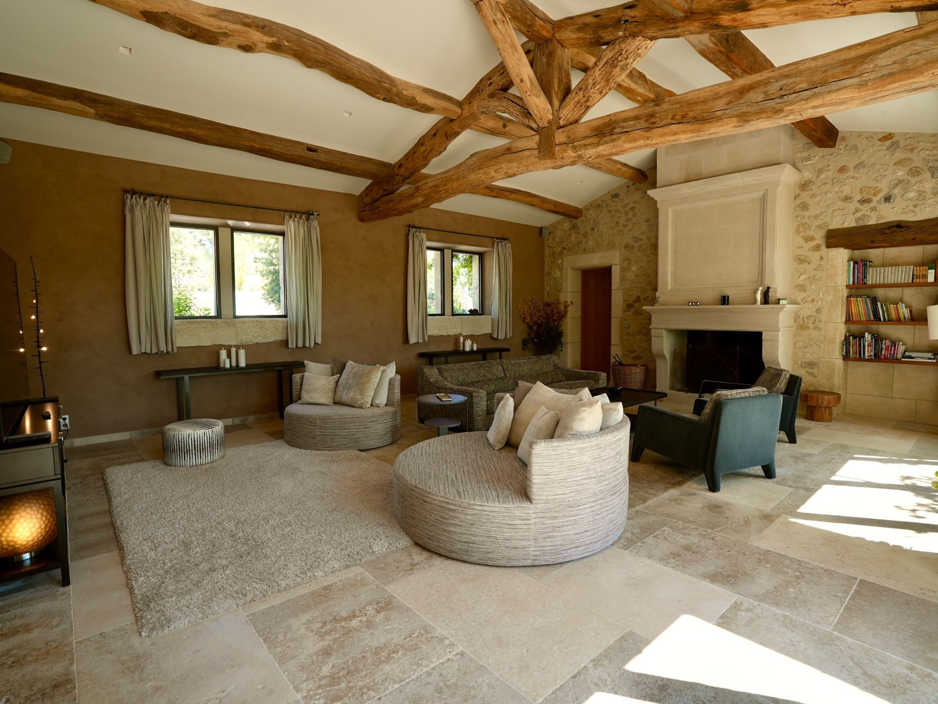 house 10 Rooms for seasonal rent on EYGALIERES (13810)