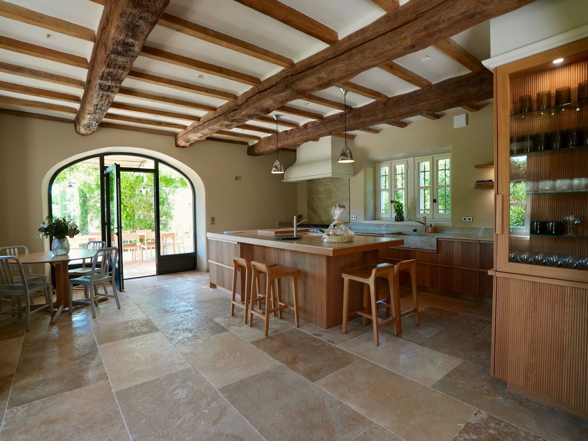 house 10 Rooms for seasonal rent on EYGALIERES (13810)