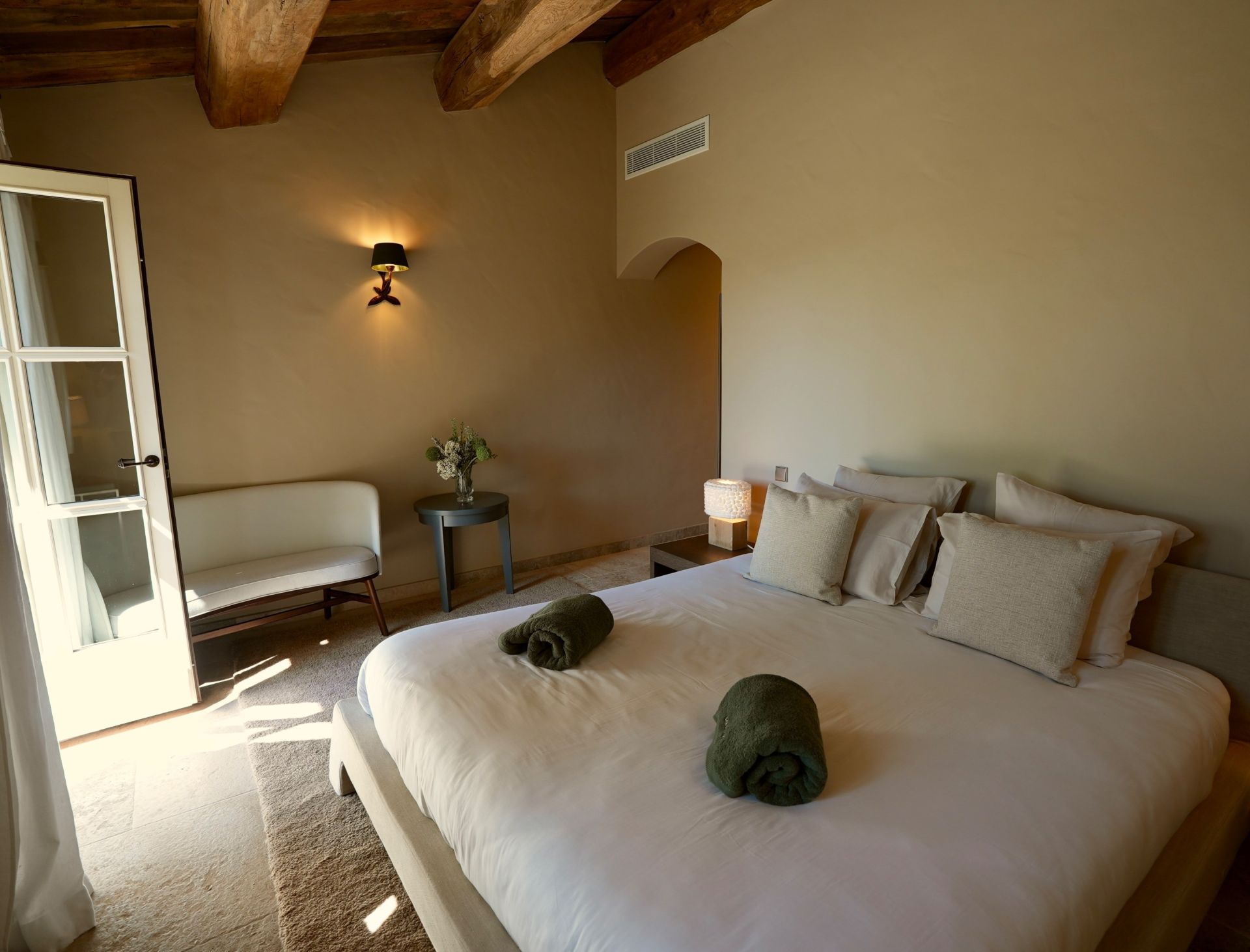 house 10 Rooms for seasonal rent on EYGALIERES (13810)