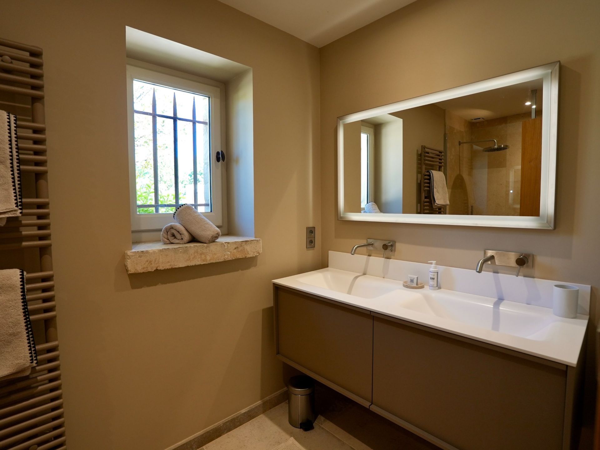house 10 Rooms for seasonal rent on EYGALIERES (13810)