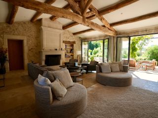 house 10 Rooms for seasonal rent on EYGALIERES (13810)