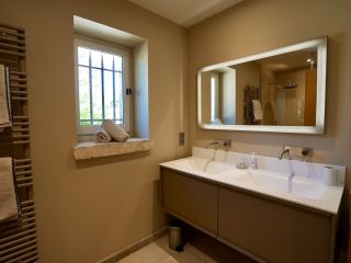 house 10 Rooms for seasonal rent on EYGALIERES (13810)