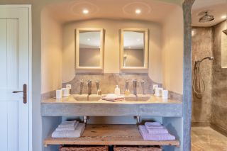 mas 12 Rooms for seasonal rent on AIX EN PROVENCE (13090)